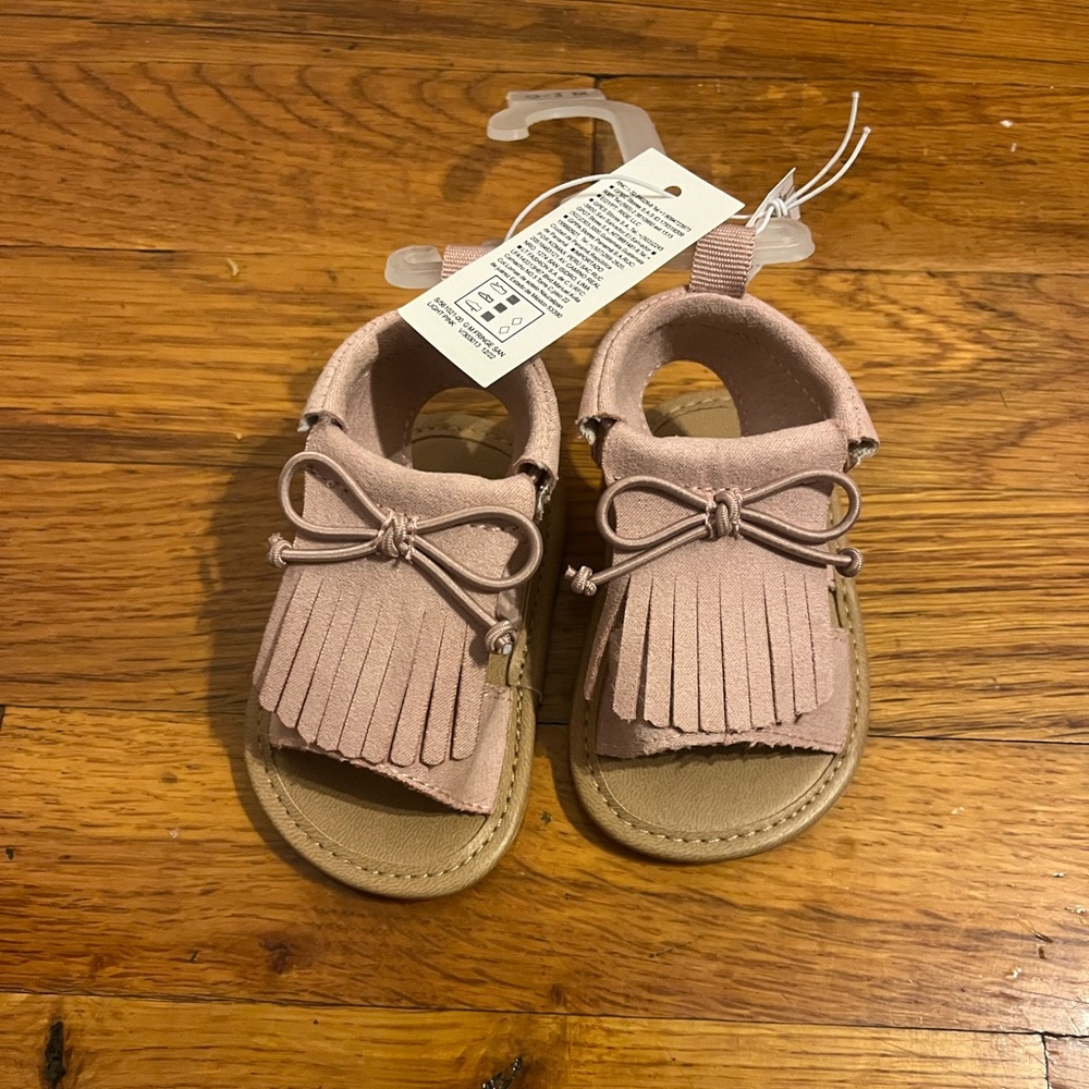 NWT Old Navy, Powdered Pink, Baby Girl (age 0-3 months) Suede-like Sandals